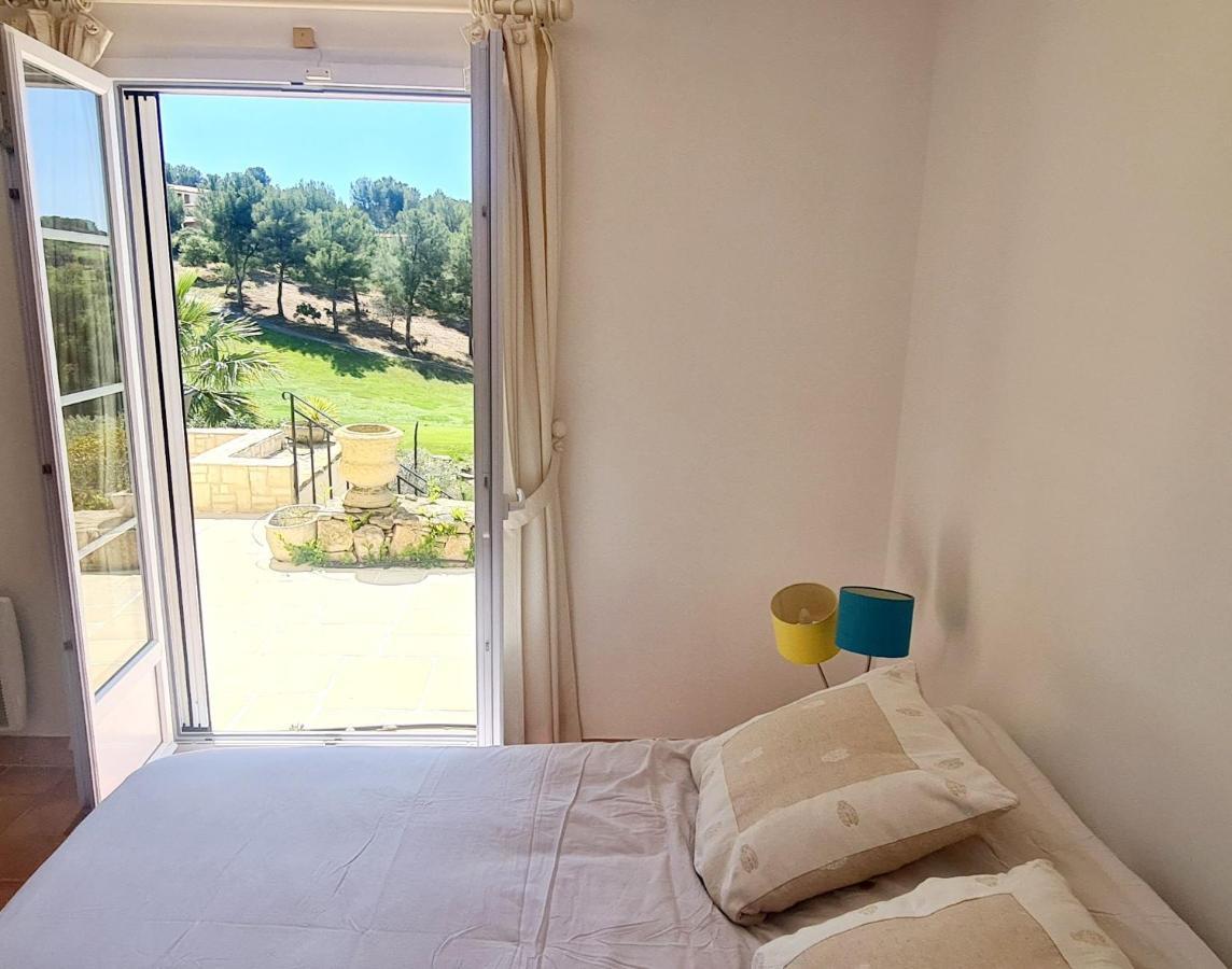 Villa Dans Cadre D'Exception - Golf, Piscine Et Tennis Prive Saint-Cyr-sur-Mer Bagian luar foto